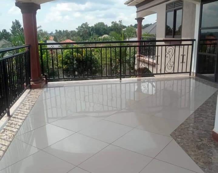 House on Acre for Sale in Gayaza 1