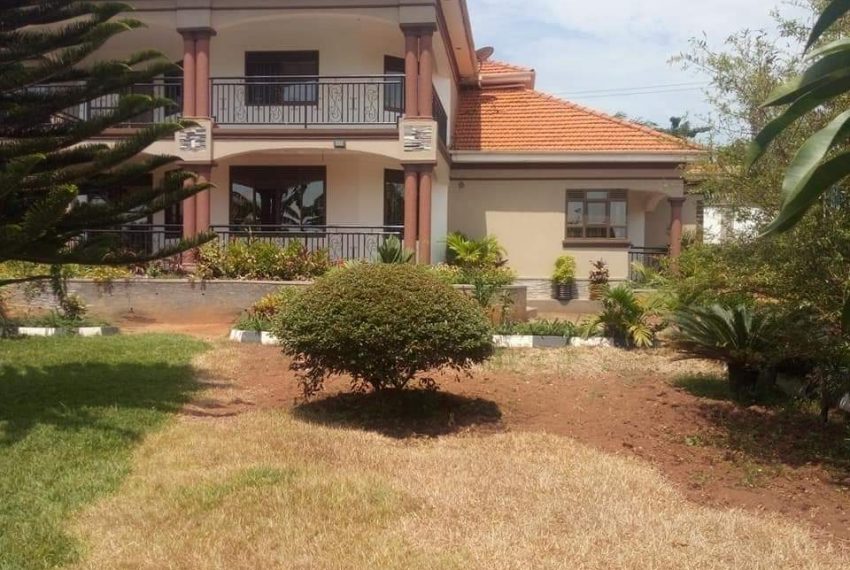 House on Acre for Sale in Gayaza 3