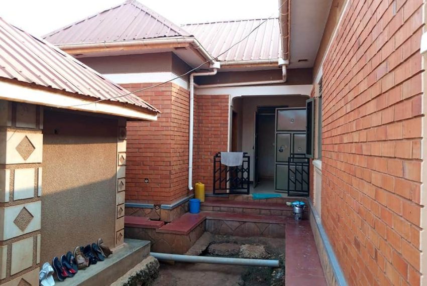 House for sale Namugongo Kiwango 1