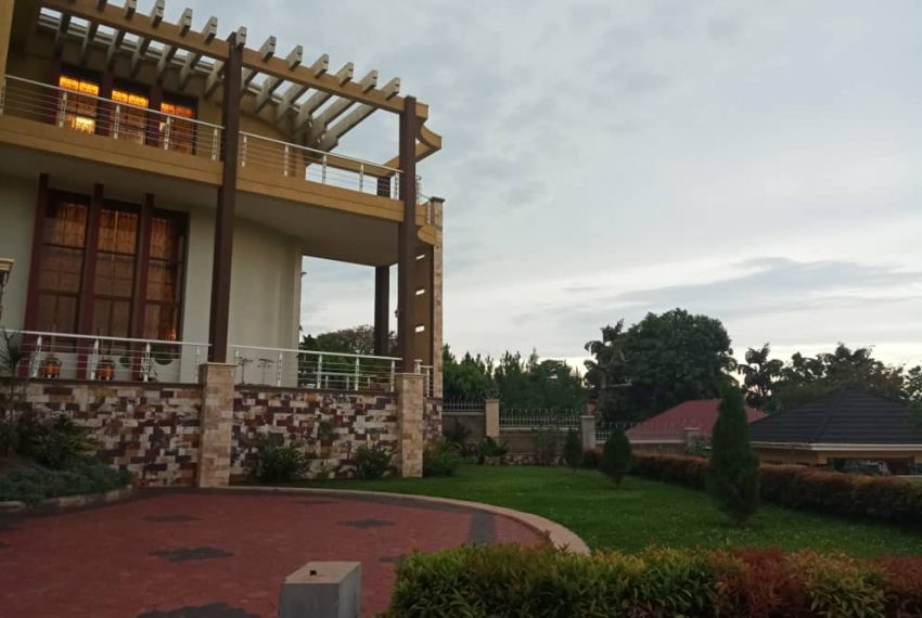 Posh House for Sale in Lubowa Entebbe road 4