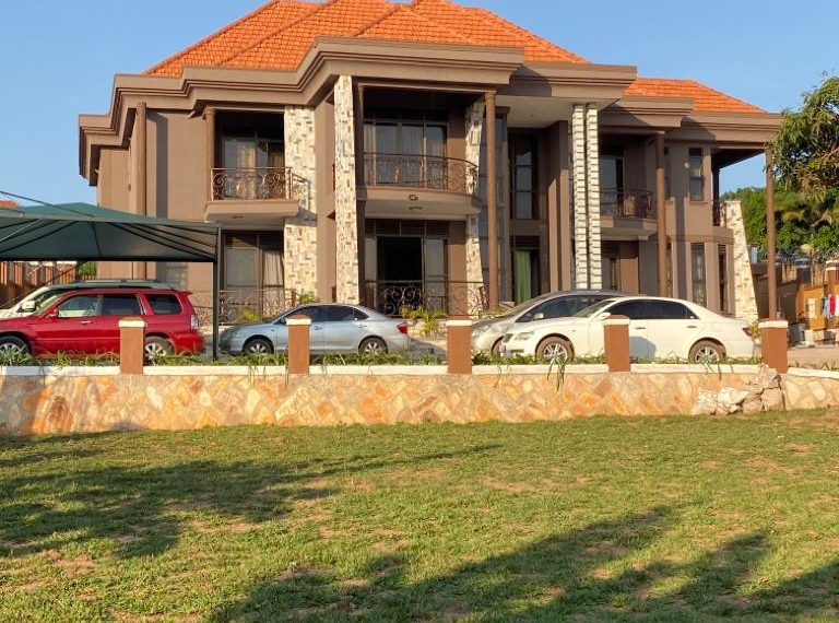 Lubowa House for sale on Entebbe Road 1