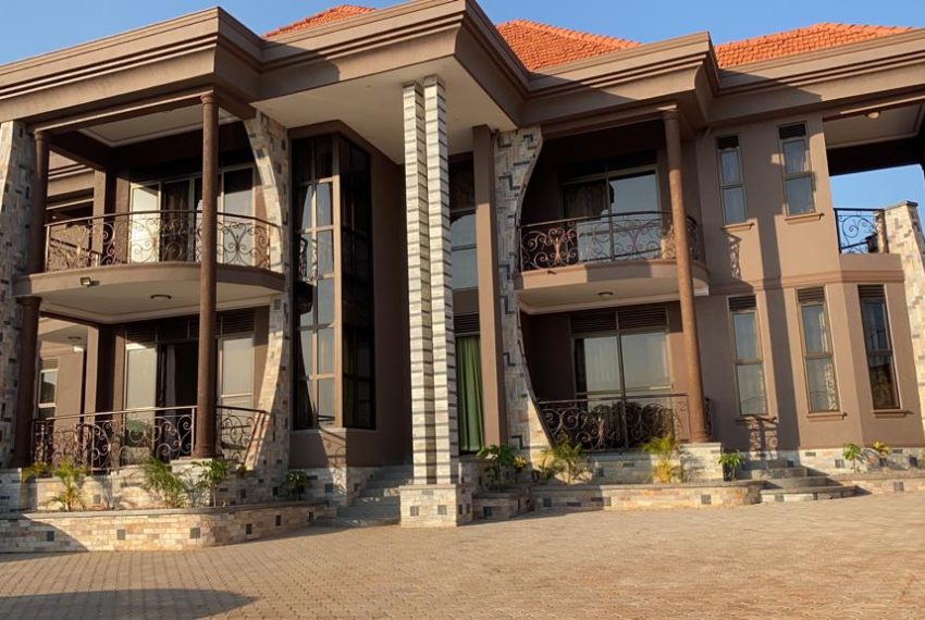 Lubowa House for sale on Entebbe Road