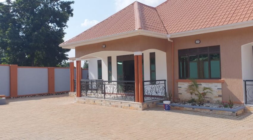 House for Sale in Kitende Entebbe Road 3