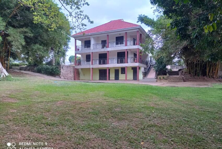 Lakeside Home for Sale in Bugiri Entebbe Road 5