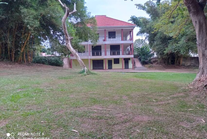 Lakeside Home for Sale in Bugiri Entebbe Road 6