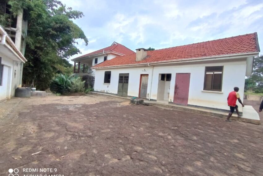 Lakeside Home for Sale in Bugiri Entebbe Road 7