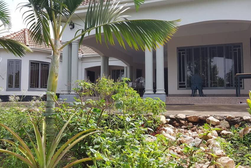 Mansion for Sale in Kakiri Gobero Wakiso 2